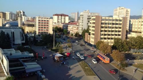 Newborn And Main Street View Apartment