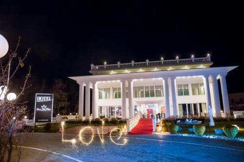 Hotel Queen Vali Palace