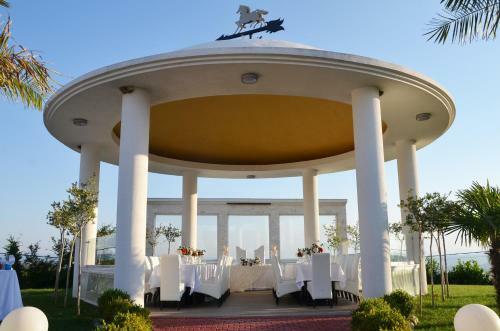 Hotel Queen Vali Palace
