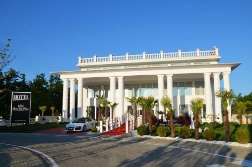 Hotel Queen Vali Palace