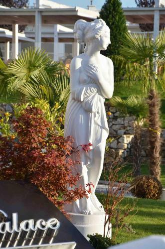 Hotel Queen Vali Palace