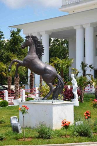 Hotel Queen Vali Palace