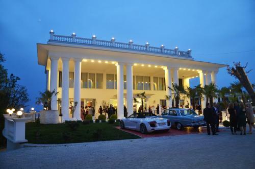 Hotel Queen Vali Palace