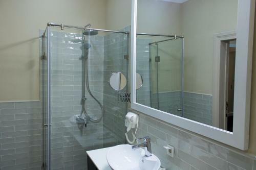 Madison Ave Hotel Bishkek