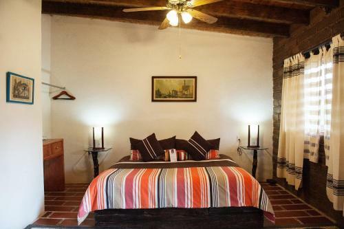 Paradise Hotel Boutique & Lounge