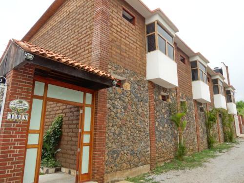 Paradise Hotel Boutique & Lounge