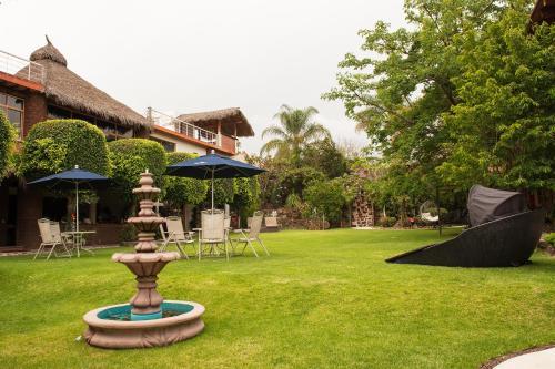 Paradise Hotel Boutique & Lounge