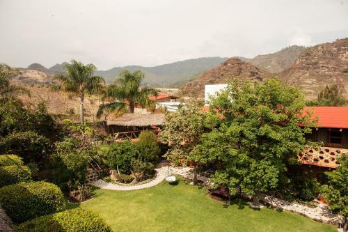 Paradise Hotel Boutique & Lounge