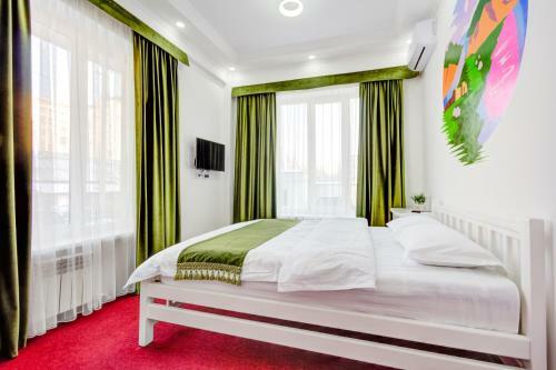 White Hotel & Hostel