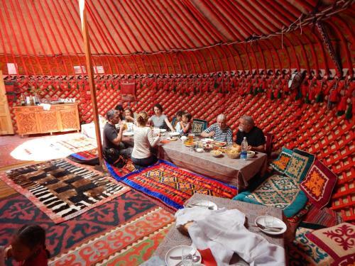 Jurten Camp Almaluu