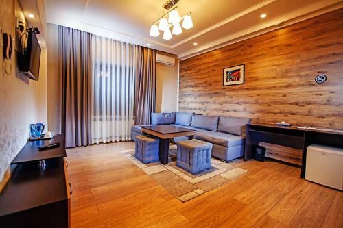 Lumarc Hotel