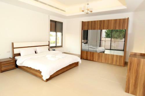 Hotel Tala Bay Residences