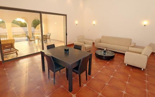 Hotel Tala Bay Residences