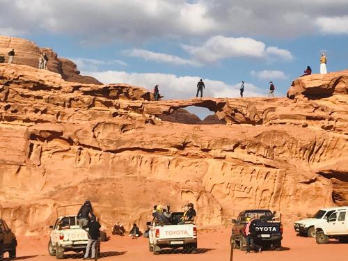 Mahmoud Camp With Jeep Tour