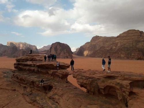 Wadi Rum Blue Sky And Tour