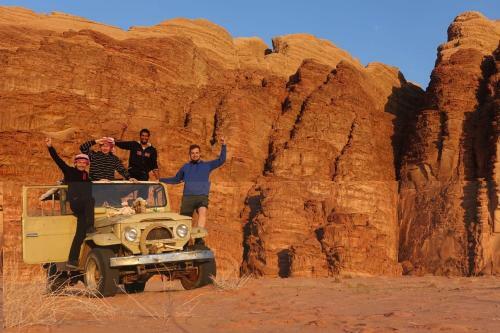 Wadi Rum Blue Sky And Tour