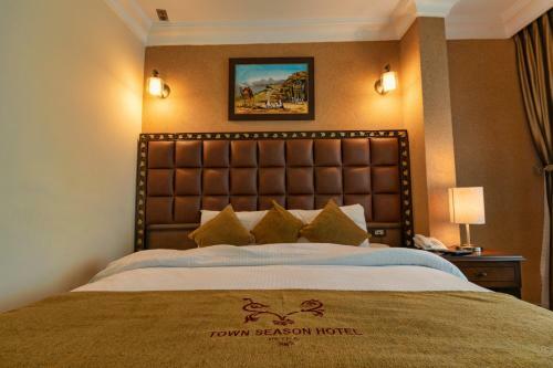Town Season Hotel