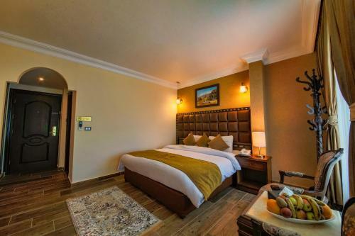 Town Season Hotel