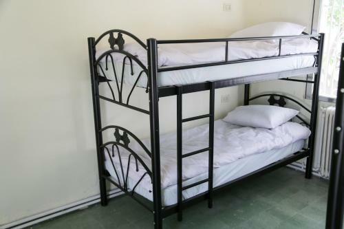 Hostel 1930