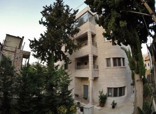 Magnolia Apartments