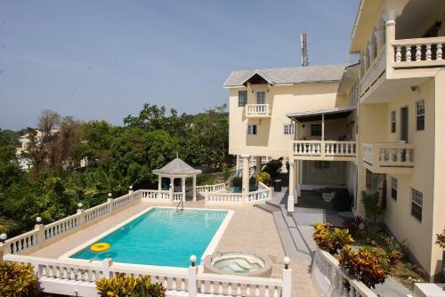 The Royal Kensington 5br Villa