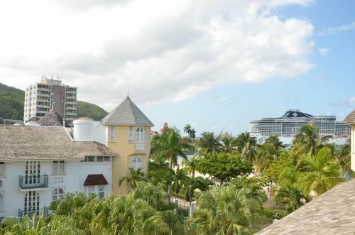 Dunn's Apartments At Sandcastles