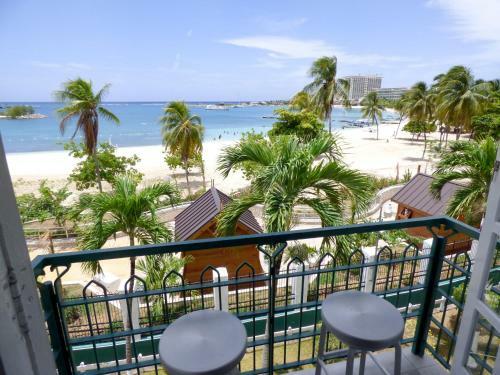 Apartamento Beach Two Bedroom Loft Suite E29