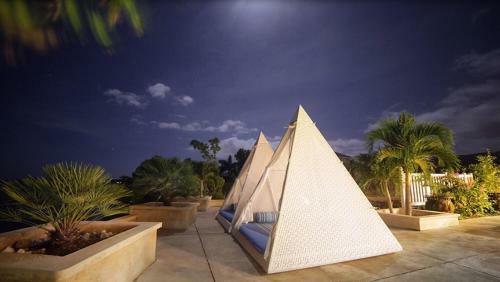 Villa Morgans Cliff With Chef/maid