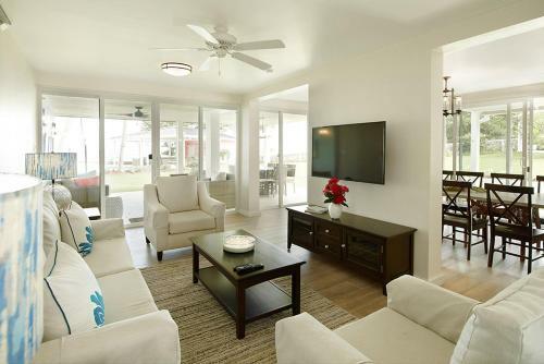 Coral Cay Villas