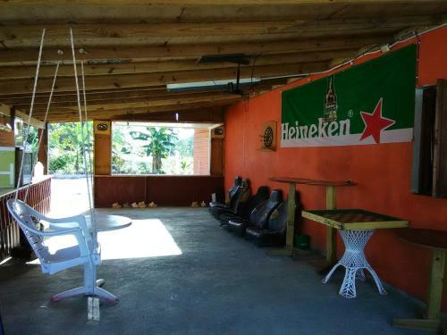 Hostal Vivienne's Guest House & Hostel