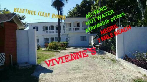 Hostal Vivienne's Guest House & Hostel