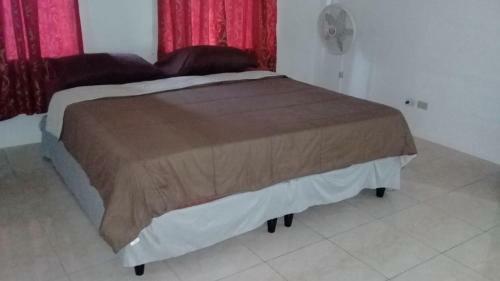 Hostal Vivienne's Guest House & Hostel