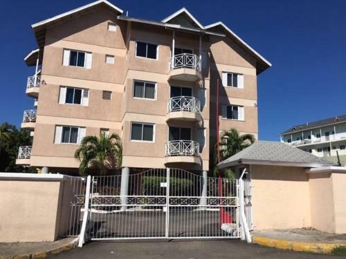 Kensington Court Apartment