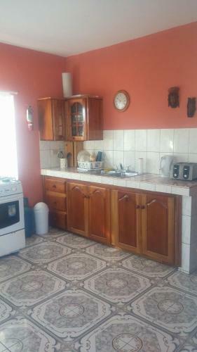 Hostal Tropical Breeze Villa