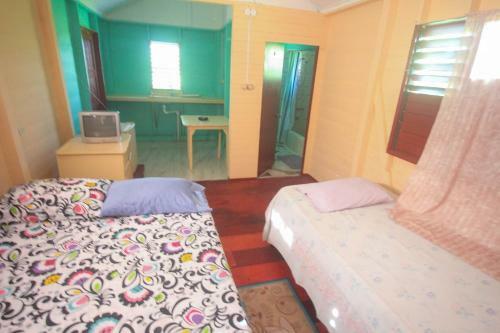 Dreadlocks Cottage @ Jah B's Beach Road Negril