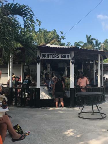 Albergue Drifters@one Mile
