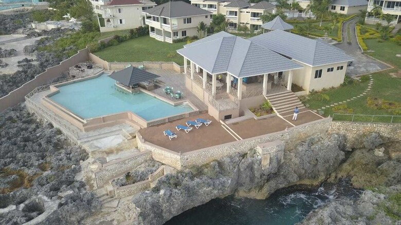 Hotel The Sov Resorts