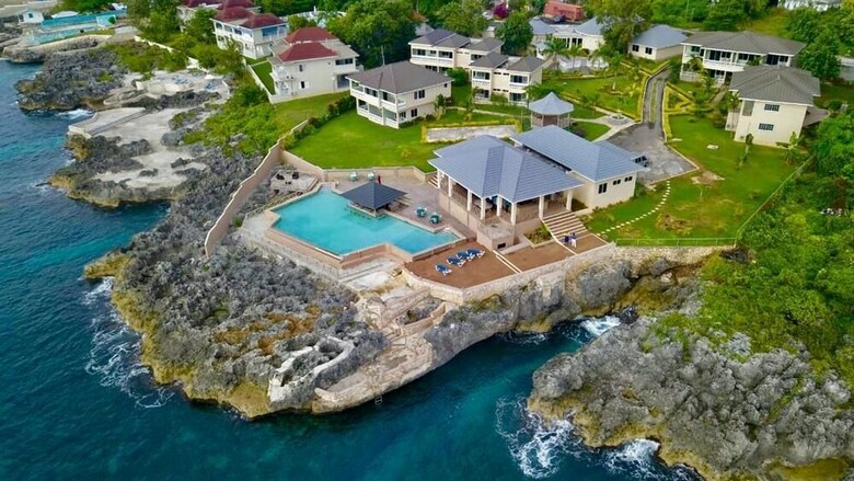 Hotel The Sov Resorts