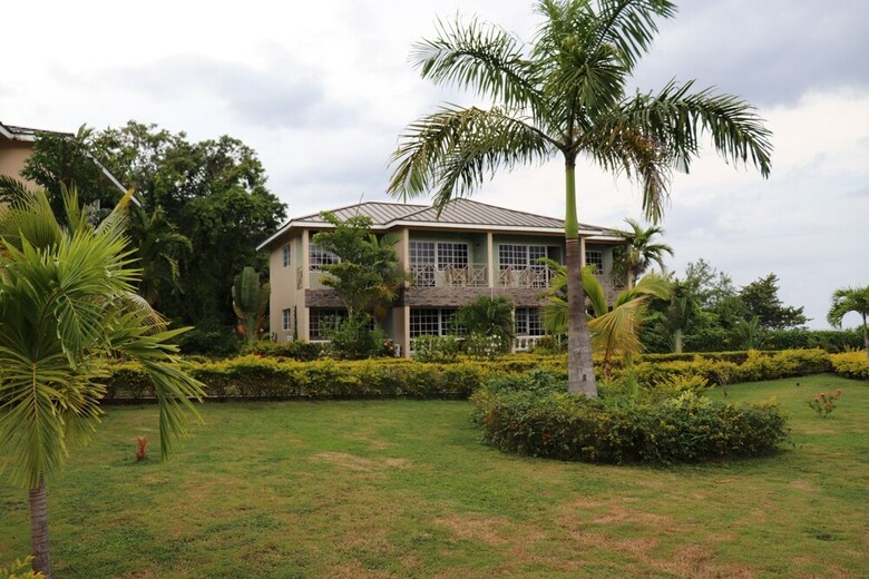 Hotel The Sov Resorts