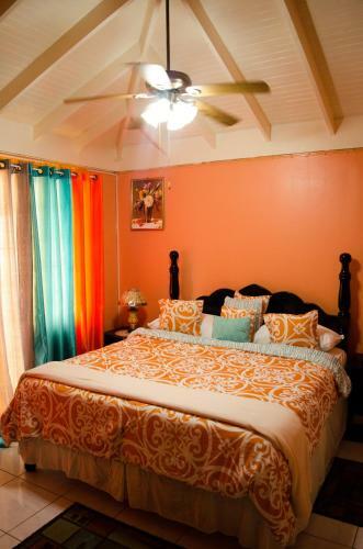 Color's Hide Away Villa