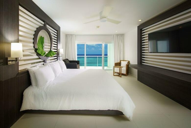 S Hotel Jamaica