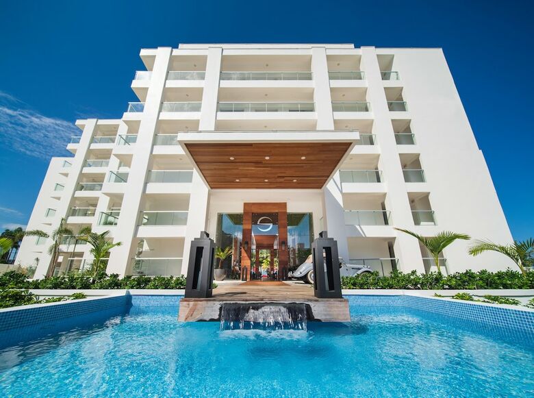 S Hotel Jamaica