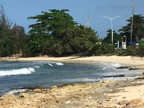 Luxury 2br Home Facing Beach W/pool Montego Bay #3