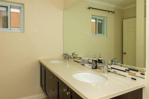 Apartamento Modern Decor Over Looking City 24/7 Security