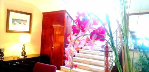Hotel Aztlan