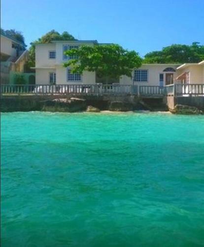 Hostal Jamrock Secret Retreat