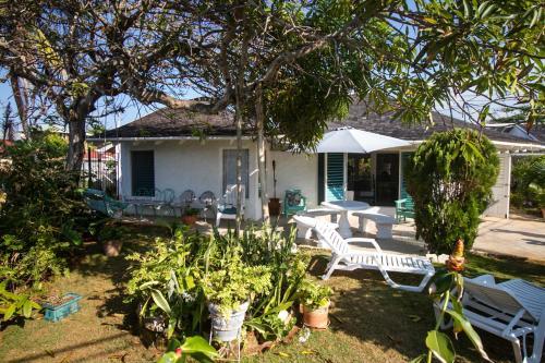 Beach Villa Yellow Canary