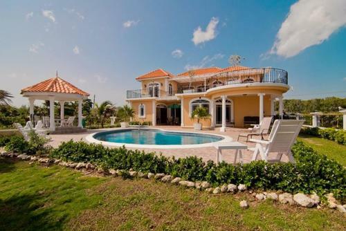 Copperwood Luxury Oceanfront Villa With Pool