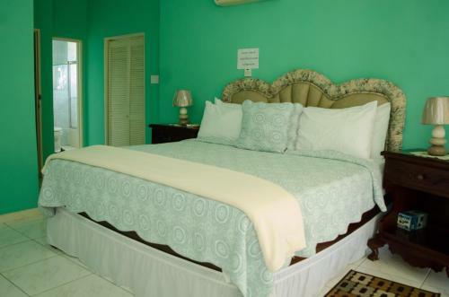 Tiana Villa Estate