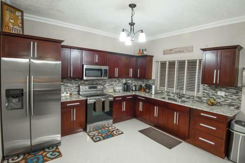 Apartamento Luxury City View Rental In Kingston